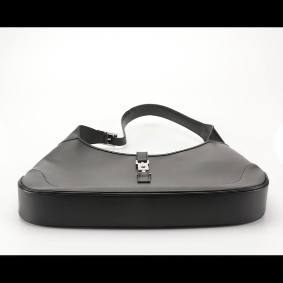 Gucci Piston Lock Shoulder Bag in Black Leather - Picture 4 of 8